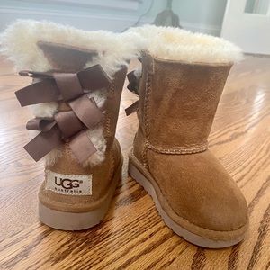 Bailey Bow UGGs, Size TODDLER 7